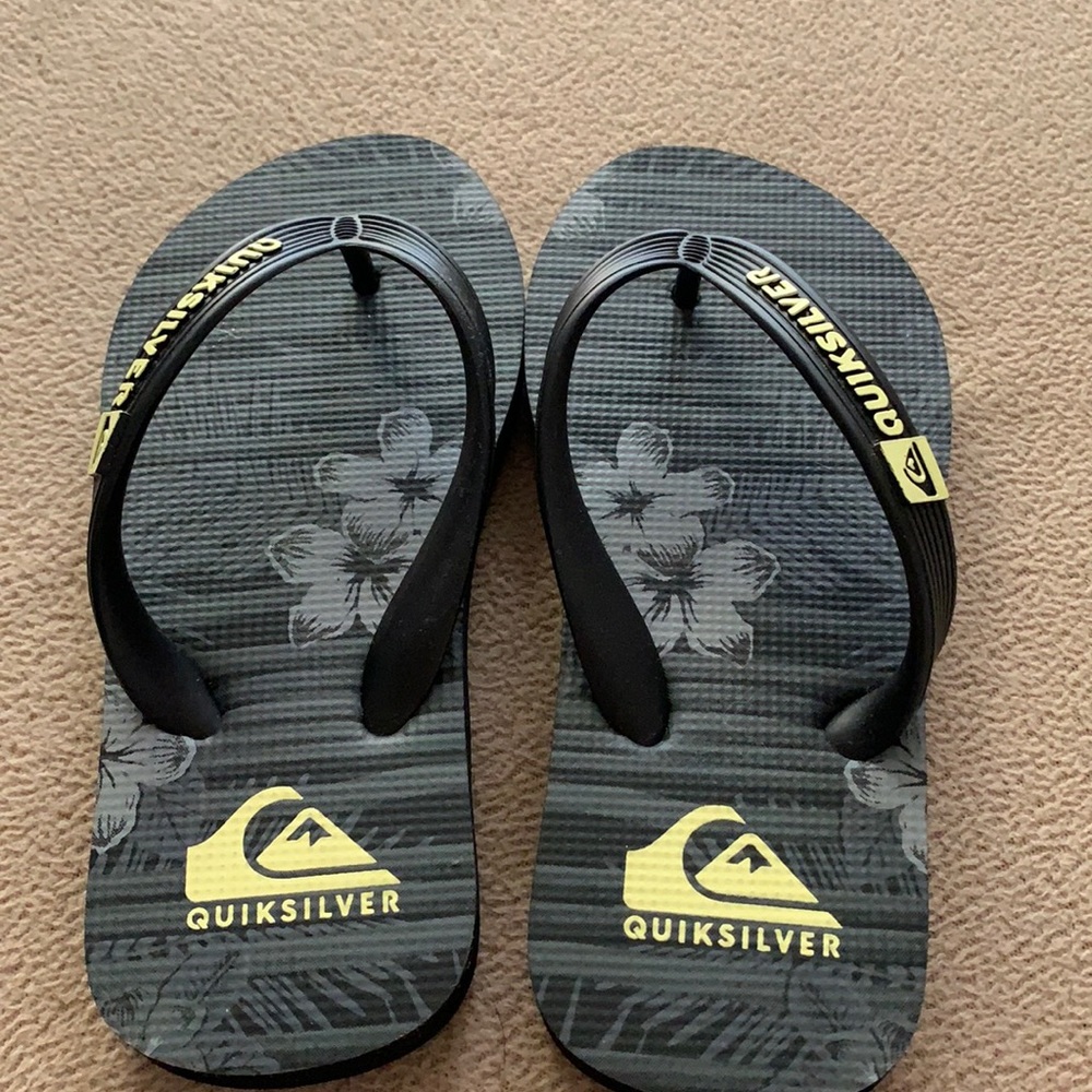 QUICKSILVER kid flip flops